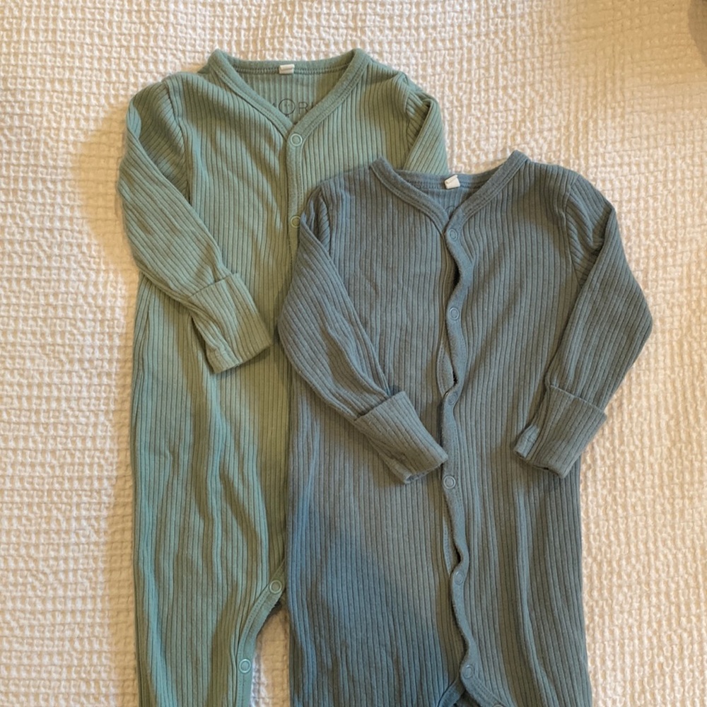 Bundle Mori footed rubbed pajamas